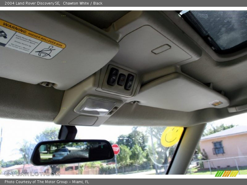 Chawton White / Black 2004 Land Rover Discovery SE