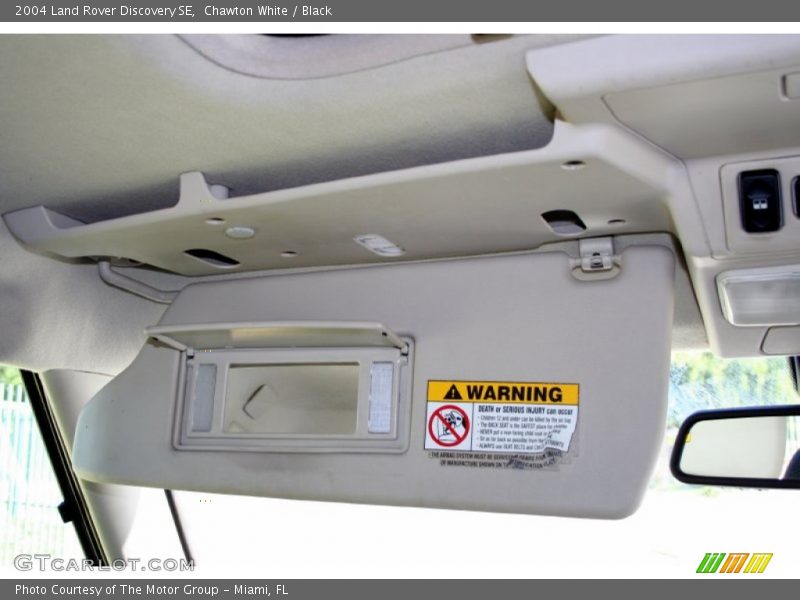 Chawton White / Black 2004 Land Rover Discovery SE