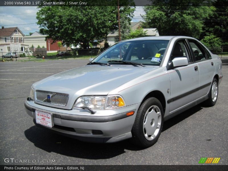 Silver Metallic / Silver Grey 2000 Volvo S40 1.9T