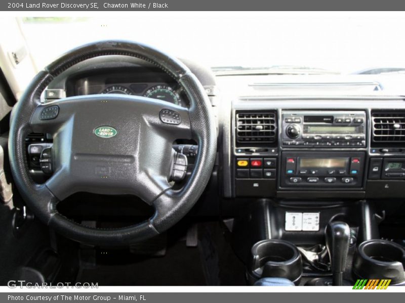 Chawton White / Black 2004 Land Rover Discovery SE