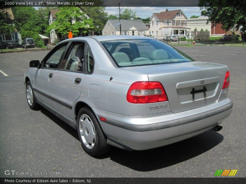 Silver Metallic / Silver Grey 2000 Volvo S40 1.9T