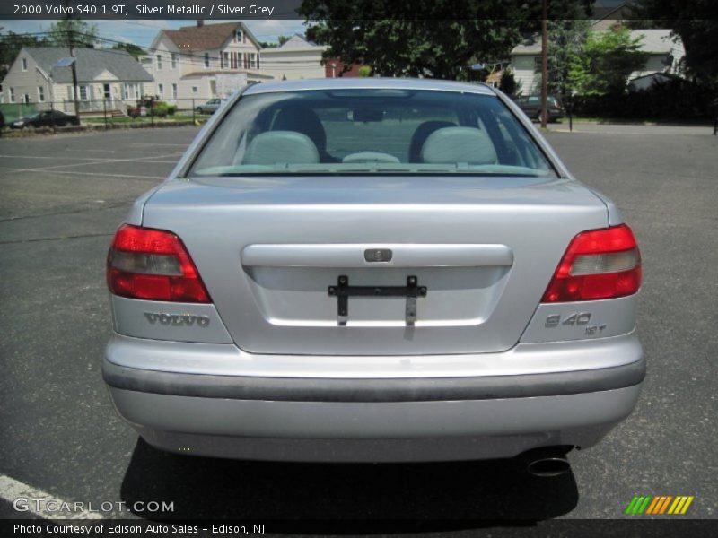 Silver Metallic / Silver Grey 2000 Volvo S40 1.9T