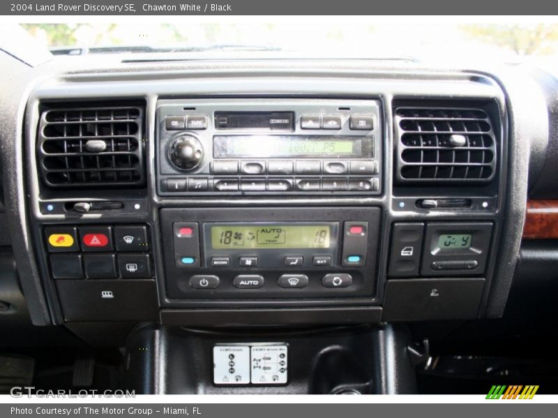 Chawton White / Black 2004 Land Rover Discovery SE