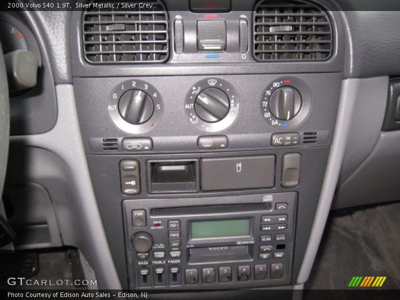 Silver Metallic / Silver Grey 2000 Volvo S40 1.9T