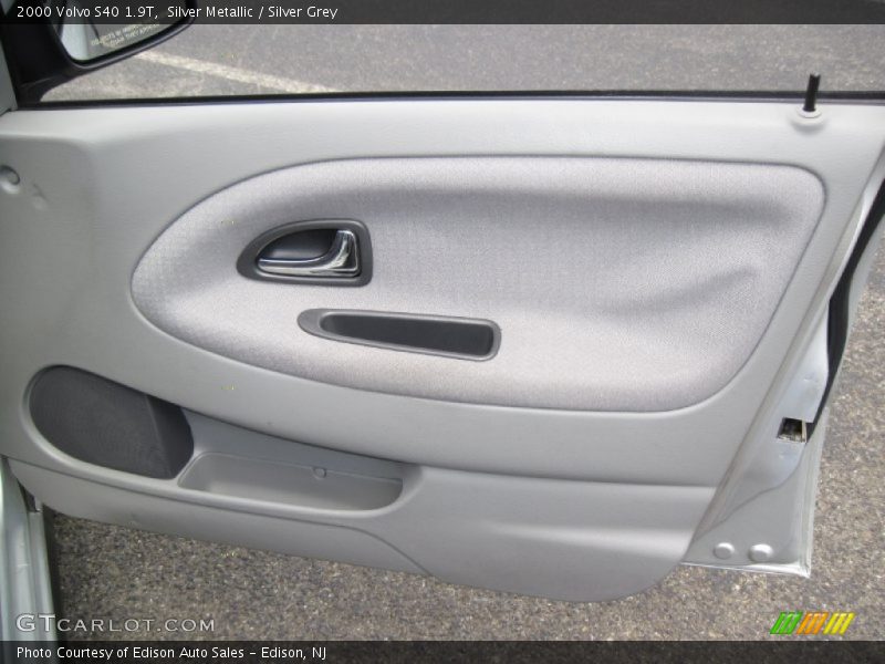 Silver Metallic / Silver Grey 2000 Volvo S40 1.9T