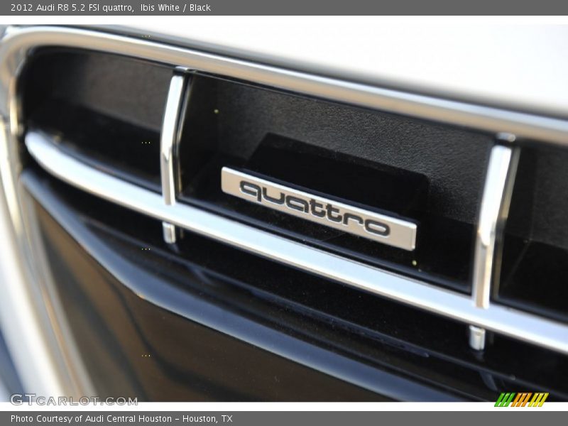  2012 R8 5.2 FSI quattro Logo