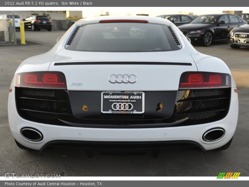 Ibis White / Black 2012 Audi R8 5.2 FSI quattro