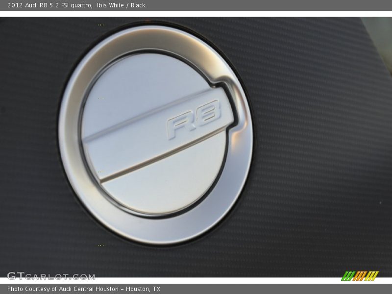 R8 Fuel door - 2012 Audi R8 5.2 FSI quattro