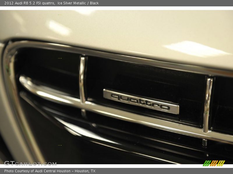  2012 R8 5.2 FSI quattro Logo