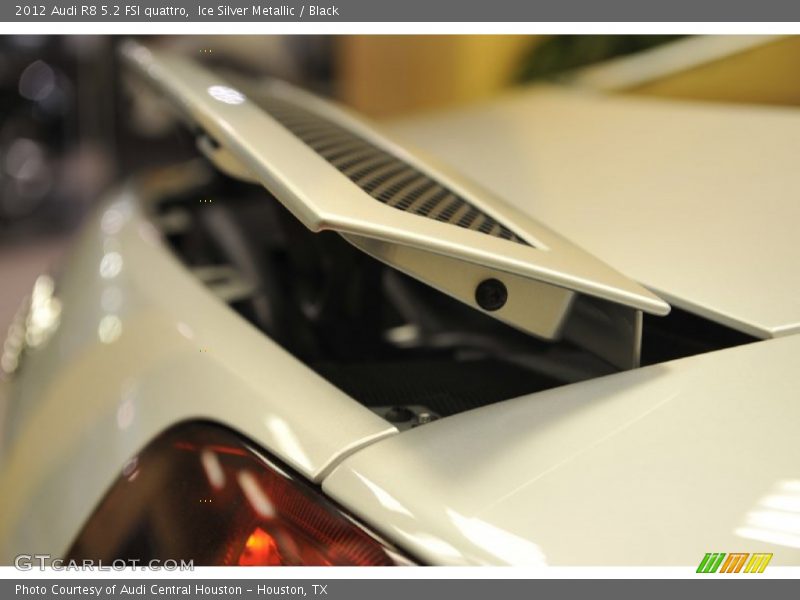  2012 R8 5.2 FSI quattro Ice Silver Metallic