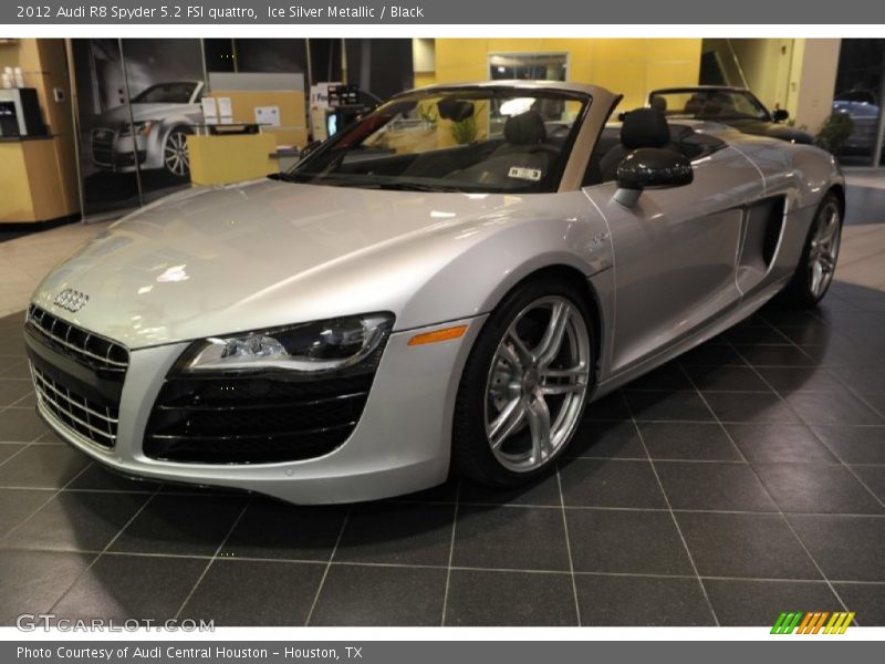 Front 3/4 View of 2012 R8 Spyder 5.2 FSI quattro