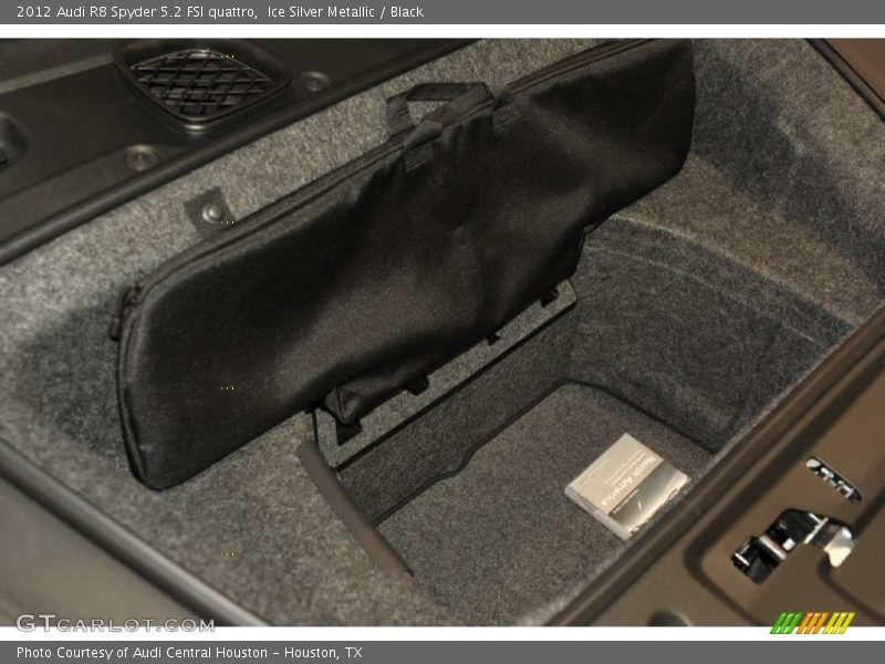  2012 R8 Spyder 5.2 FSI quattro Trunk