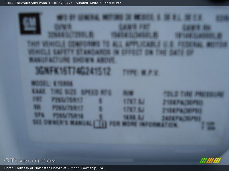 Summit White / Tan/Neutral 2004 Chevrolet Suburban 1500 Z71 4x4