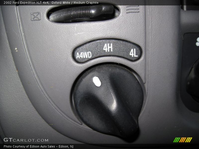 Oxford White / Medium Graphite 2002 Ford Expedition XLT 4x4