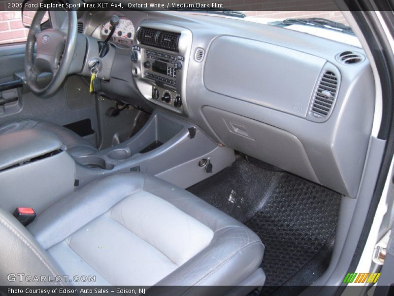 Oxford White / Medium Dark Flint 2005 Ford Explorer Sport Trac XLT 4x4