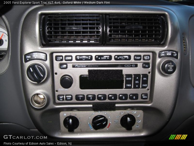 Oxford White / Medium Dark Flint 2005 Ford Explorer Sport Trac XLT 4x4