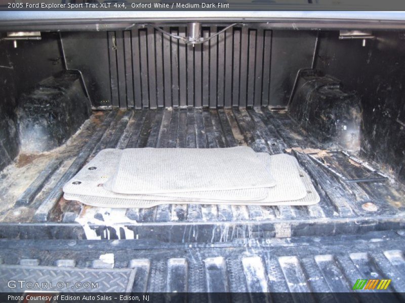 Oxford White / Medium Dark Flint 2005 Ford Explorer Sport Trac XLT 4x4