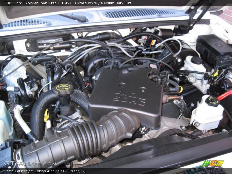 Oxford White / Medium Dark Flint 2005 Ford Explorer Sport Trac XLT 4x4