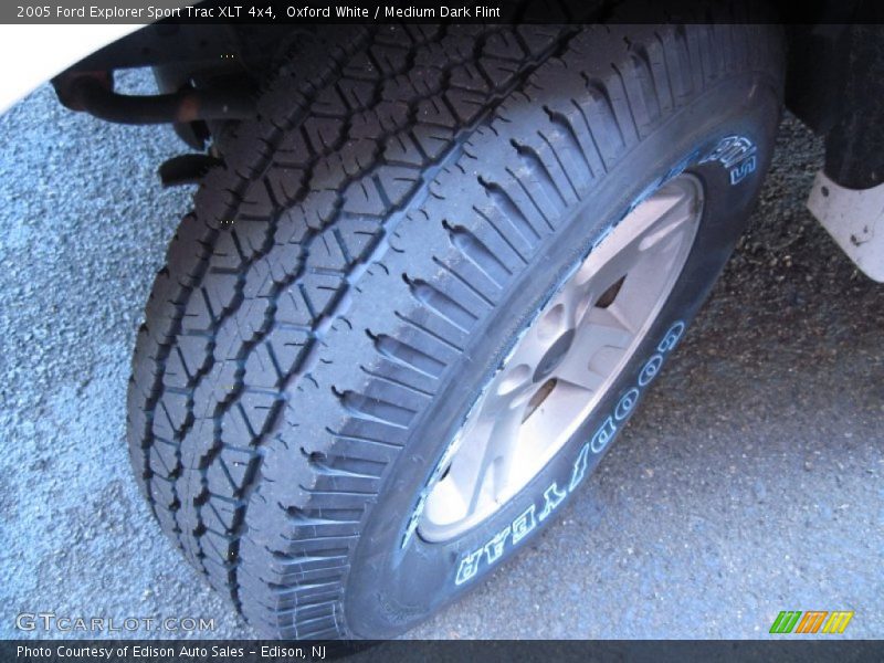 Oxford White / Medium Dark Flint 2005 Ford Explorer Sport Trac XLT 4x4