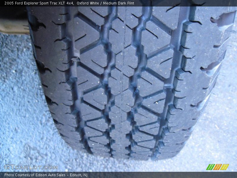 Oxford White / Medium Dark Flint 2005 Ford Explorer Sport Trac XLT 4x4