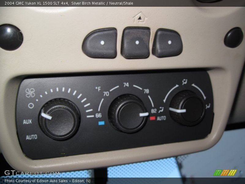 Silver Birch Metallic / Neutral/Shale 2004 GMC Yukon XL 1500 SLT 4x4