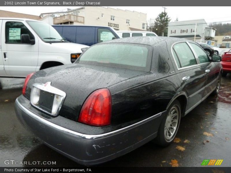 Black / Deep Charcoal 2002 Lincoln Town Car Signature
