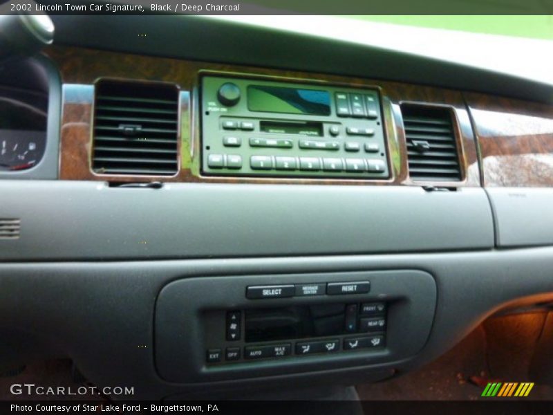 Black / Deep Charcoal 2002 Lincoln Town Car Signature