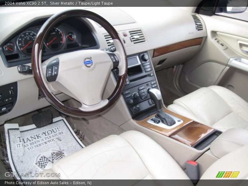 Dashboard of 2004 XC90 2.5T