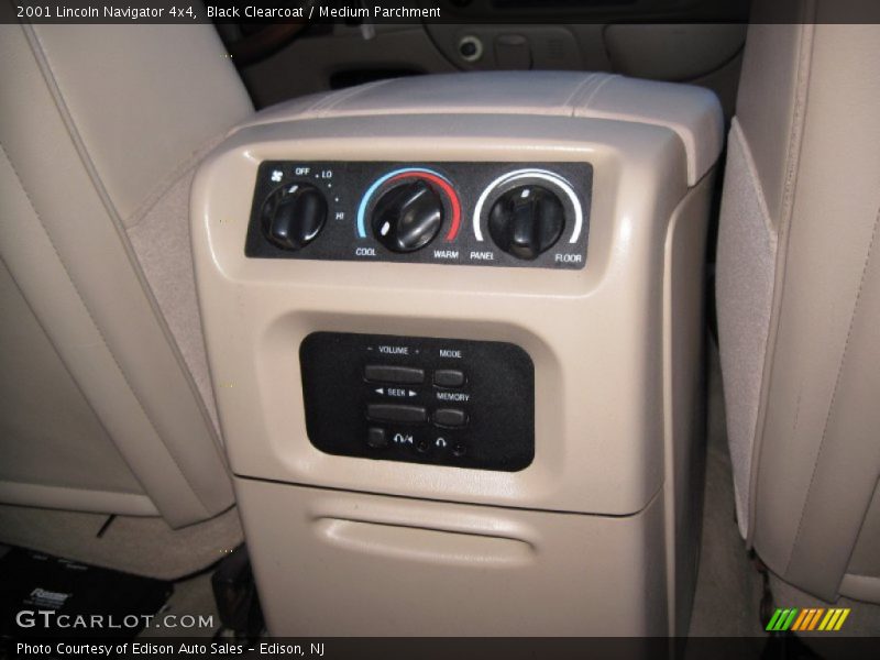 Black Clearcoat / Medium Parchment 2001 Lincoln Navigator 4x4
