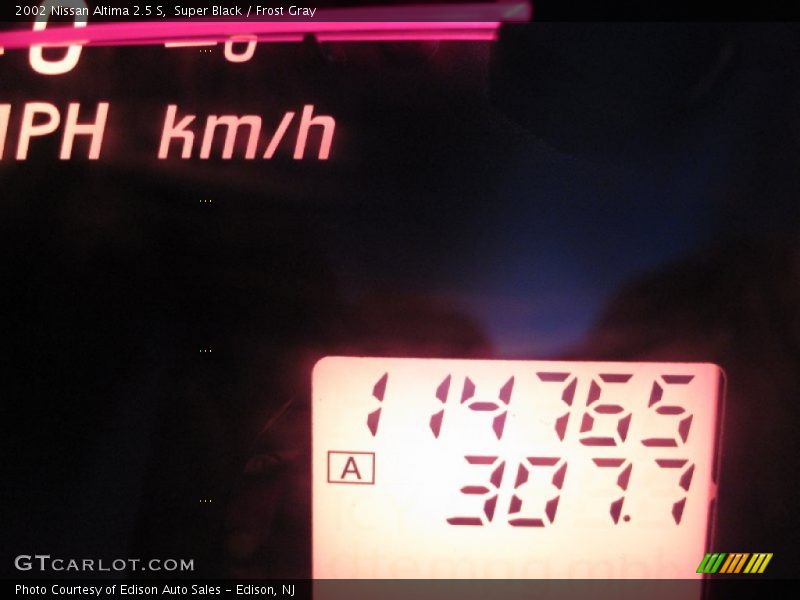 Super Black / Frost Gray 2002 Nissan Altima 2.5 S