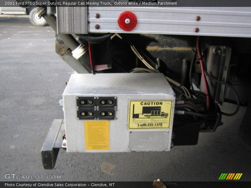 Oxford White / Medium Parchment 2001 Ford F550 Super Duty XL Regular Cab Moving Truck