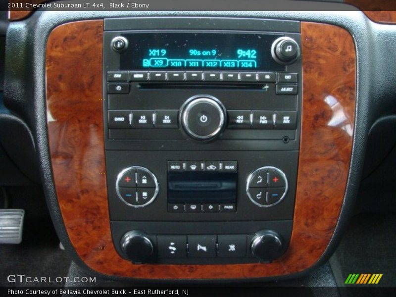 Black / Ebony 2011 Chevrolet Suburban LT 4x4