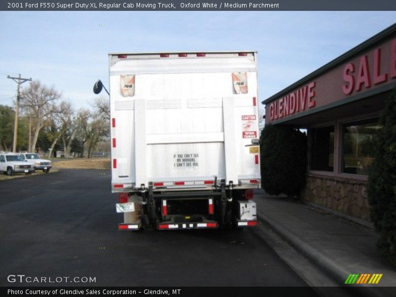 Oxford White / Medium Parchment 2001 Ford F550 Super Duty XL Regular Cab Moving Truck