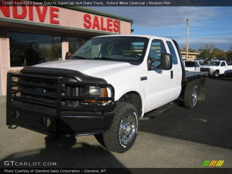 Oxford White Clearcoat / Medium Flint 2007 Ford F250 Super Duty XL SuperCab 4x4 Stake Truck