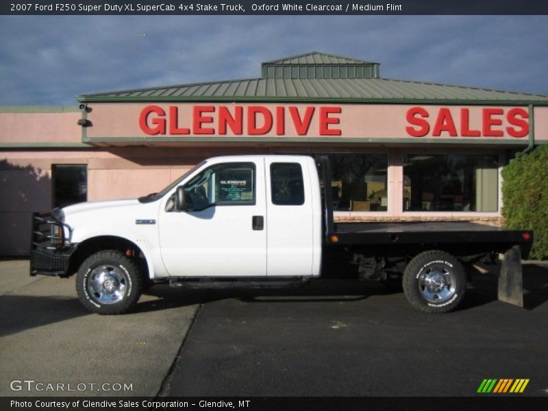 Oxford White Clearcoat / Medium Flint 2007 Ford F250 Super Duty XL SuperCab 4x4 Stake Truck