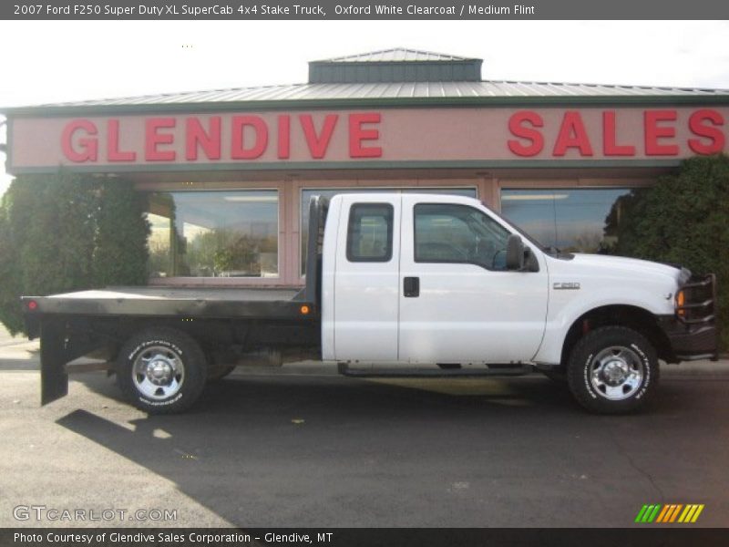 Oxford White Clearcoat / Medium Flint 2007 Ford F250 Super Duty XL SuperCab 4x4 Stake Truck