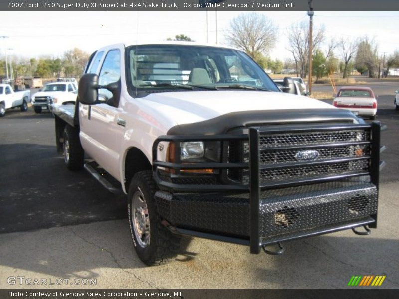 Oxford White Clearcoat / Medium Flint 2007 Ford F250 Super Duty XL SuperCab 4x4 Stake Truck