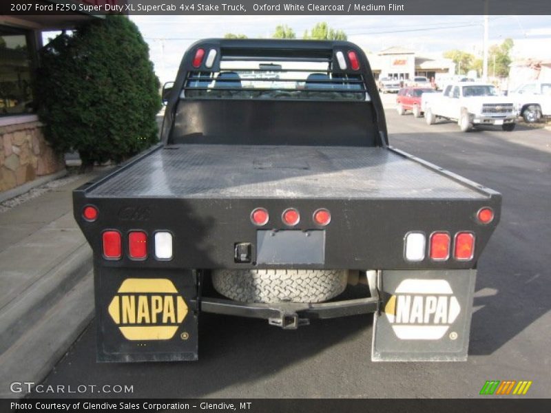 Oxford White Clearcoat / Medium Flint 2007 Ford F250 Super Duty XL SuperCab 4x4 Stake Truck