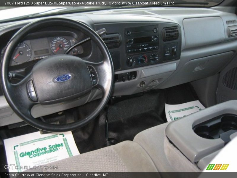Oxford White Clearcoat / Medium Flint 2007 Ford F250 Super Duty XL SuperCab 4x4 Stake Truck