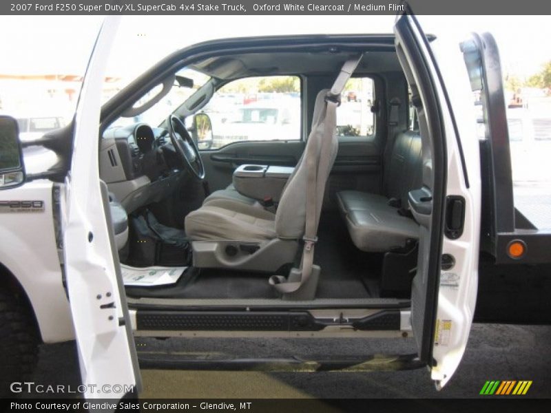 Oxford White Clearcoat / Medium Flint 2007 Ford F250 Super Duty XL SuperCab 4x4 Stake Truck