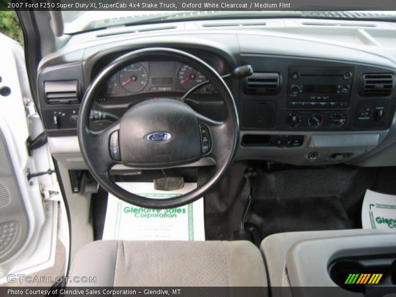 Oxford White Clearcoat / Medium Flint 2007 Ford F250 Super Duty XL SuperCab 4x4 Stake Truck