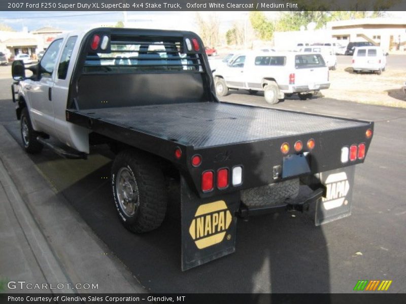 Oxford White Clearcoat / Medium Flint 2007 Ford F250 Super Duty XL SuperCab 4x4 Stake Truck