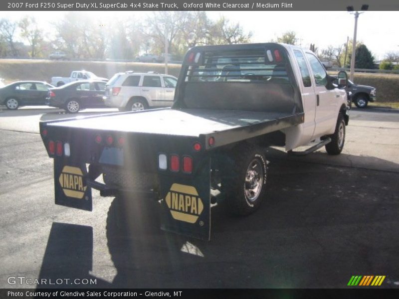 Oxford White Clearcoat / Medium Flint 2007 Ford F250 Super Duty XL SuperCab 4x4 Stake Truck
