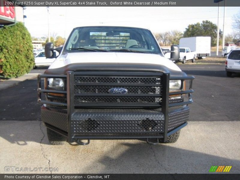 Oxford White Clearcoat / Medium Flint 2007 Ford F250 Super Duty XL SuperCab 4x4 Stake Truck