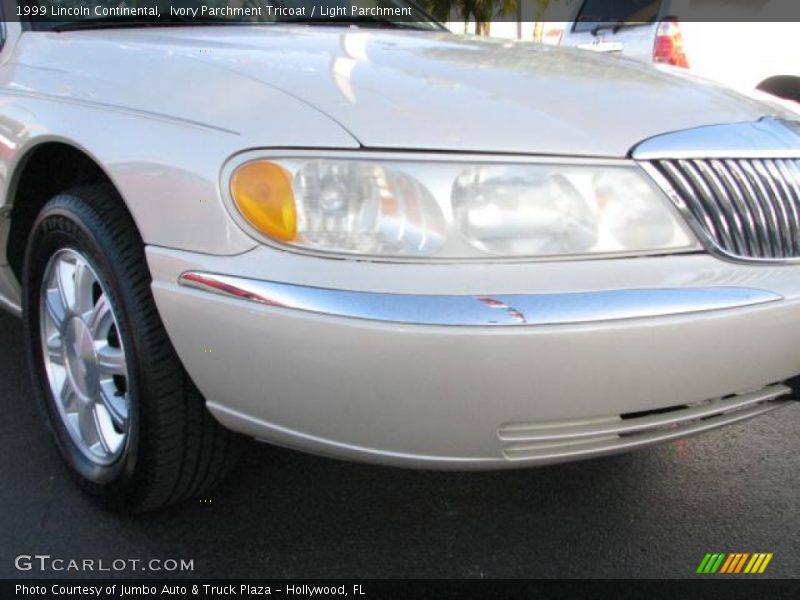 Ivory Parchment Tricoat / Light Parchment 1999 Lincoln Continental