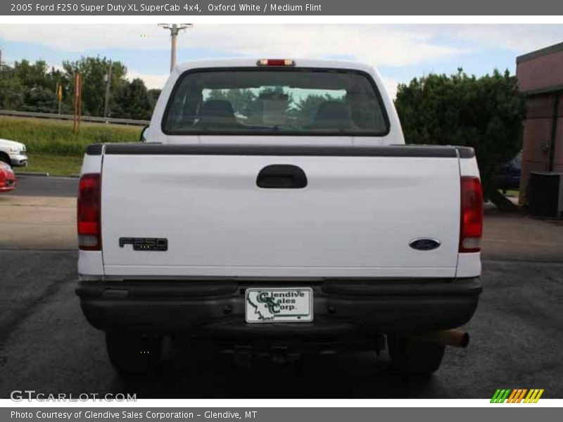 Oxford White / Medium Flint 2005 Ford F250 Super Duty XL SuperCab 4x4