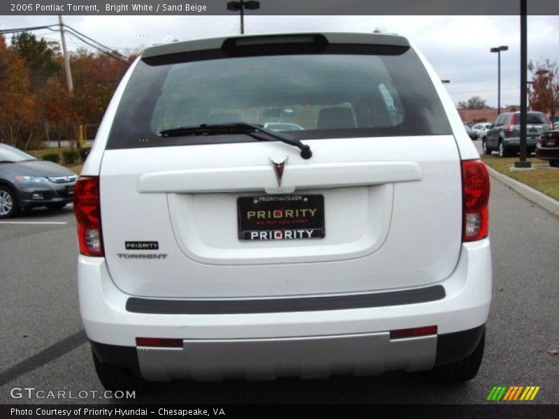 Bright White / Sand Beige 2006 Pontiac Torrent