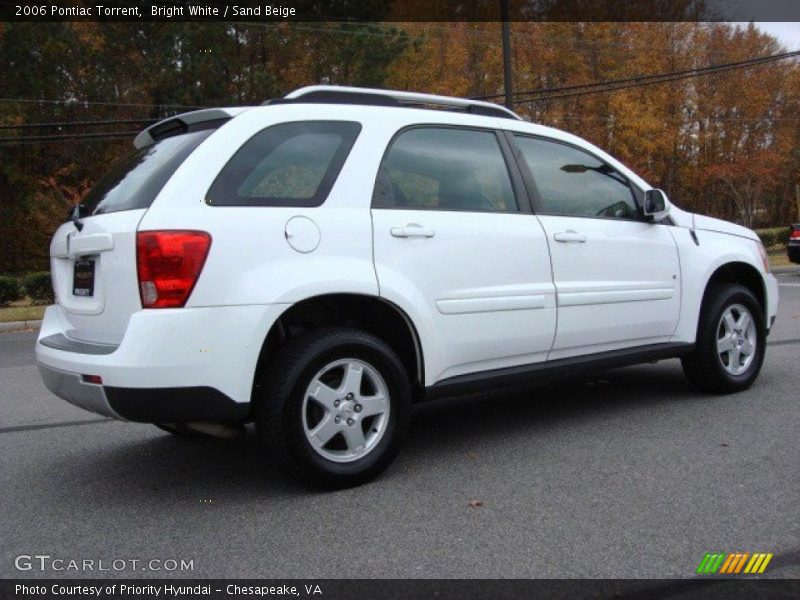 Bright White / Sand Beige 2006 Pontiac Torrent