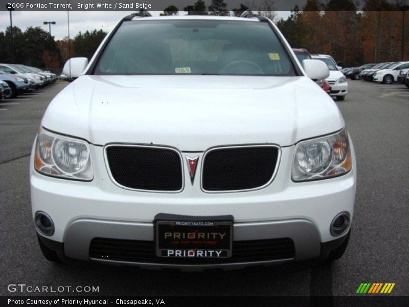 Bright White / Sand Beige 2006 Pontiac Torrent