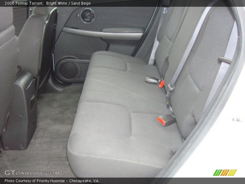 Bright White / Sand Beige 2006 Pontiac Torrent